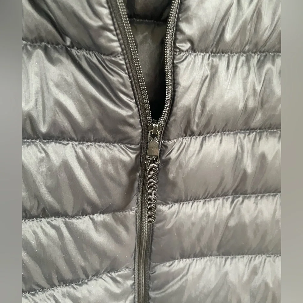 Uniqlo Ultra Light Down Vest, Black, Small - Picture 4 of 7